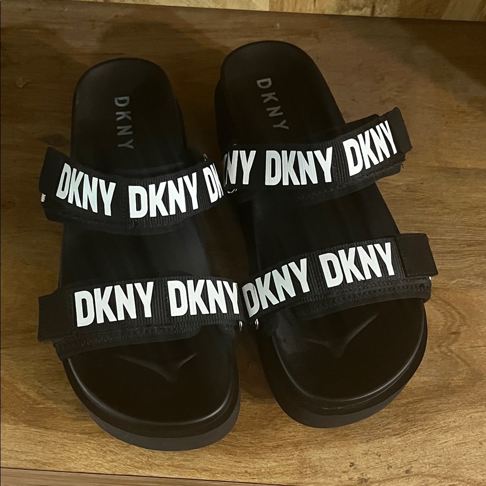 DKNY Women's Willow Flat Slide Sandals